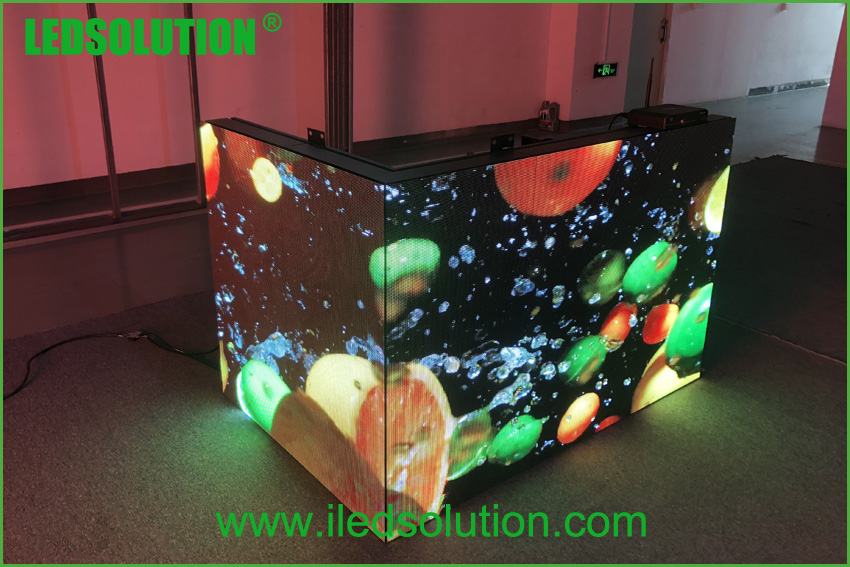 P3.91 Outdoor Corner LED Display (4)