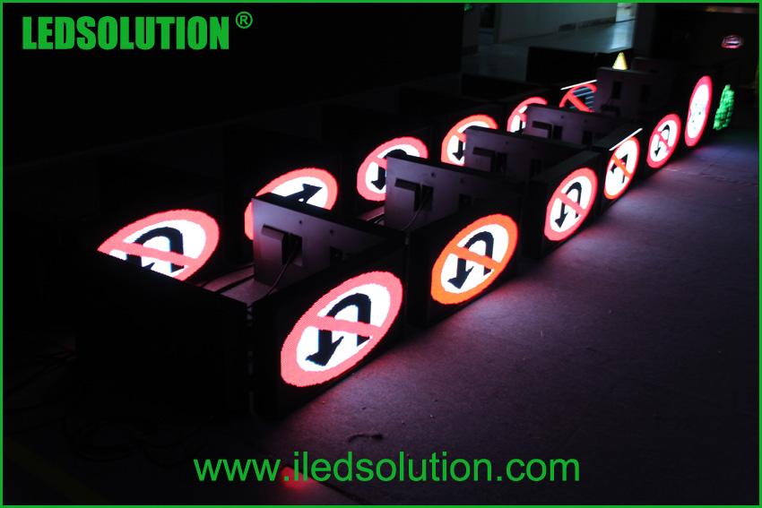 LEDSOLUTION P5 LED Traffic Sign (1)