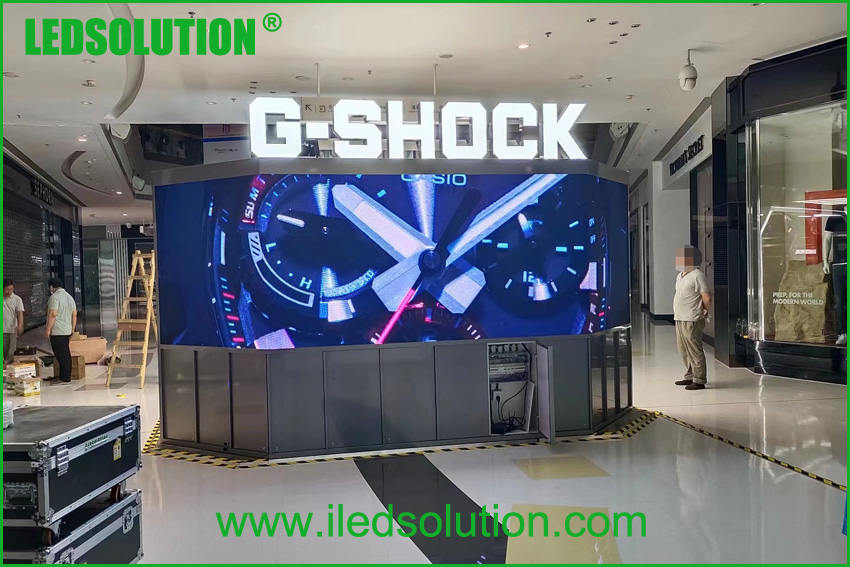 LEDSOLUTION 3-sided LED display P3