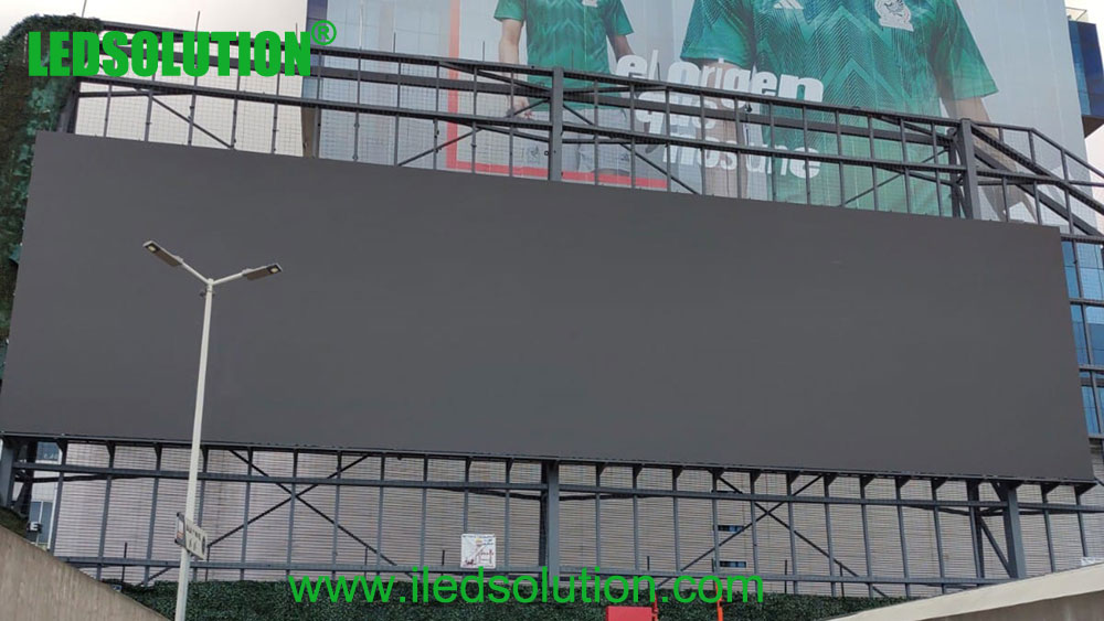 LEDSOLUTION 300sqm LED Display Lights Up Mexico City (3)