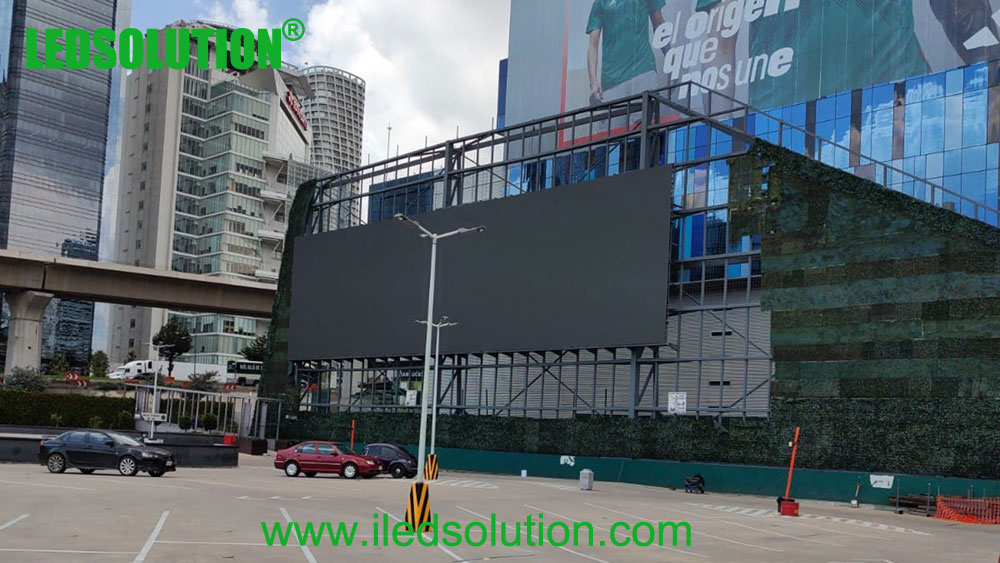 LEDSOLUTION 300sqm LED Display Lights Up Mexico City (4)