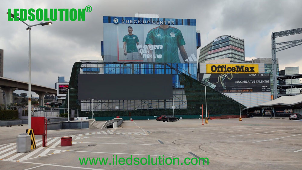 LEDSOLUTION 300sqm LED Display Lights Up Mexico City (5)