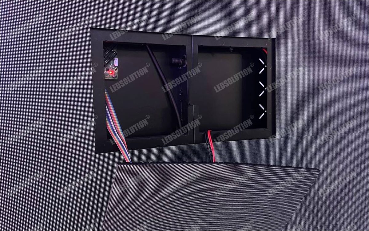 Flex95 Series Module cross 2 cabinets to make perfect smooth curve