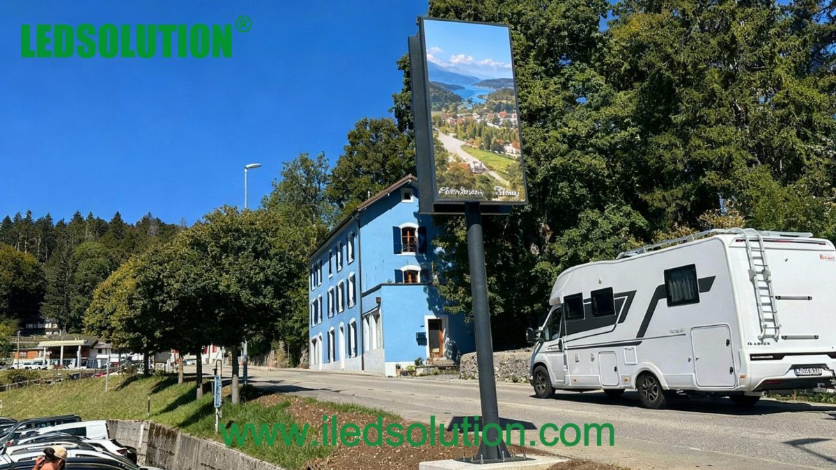Poster-LED-Display-Back-to-Back-Installation-France-02